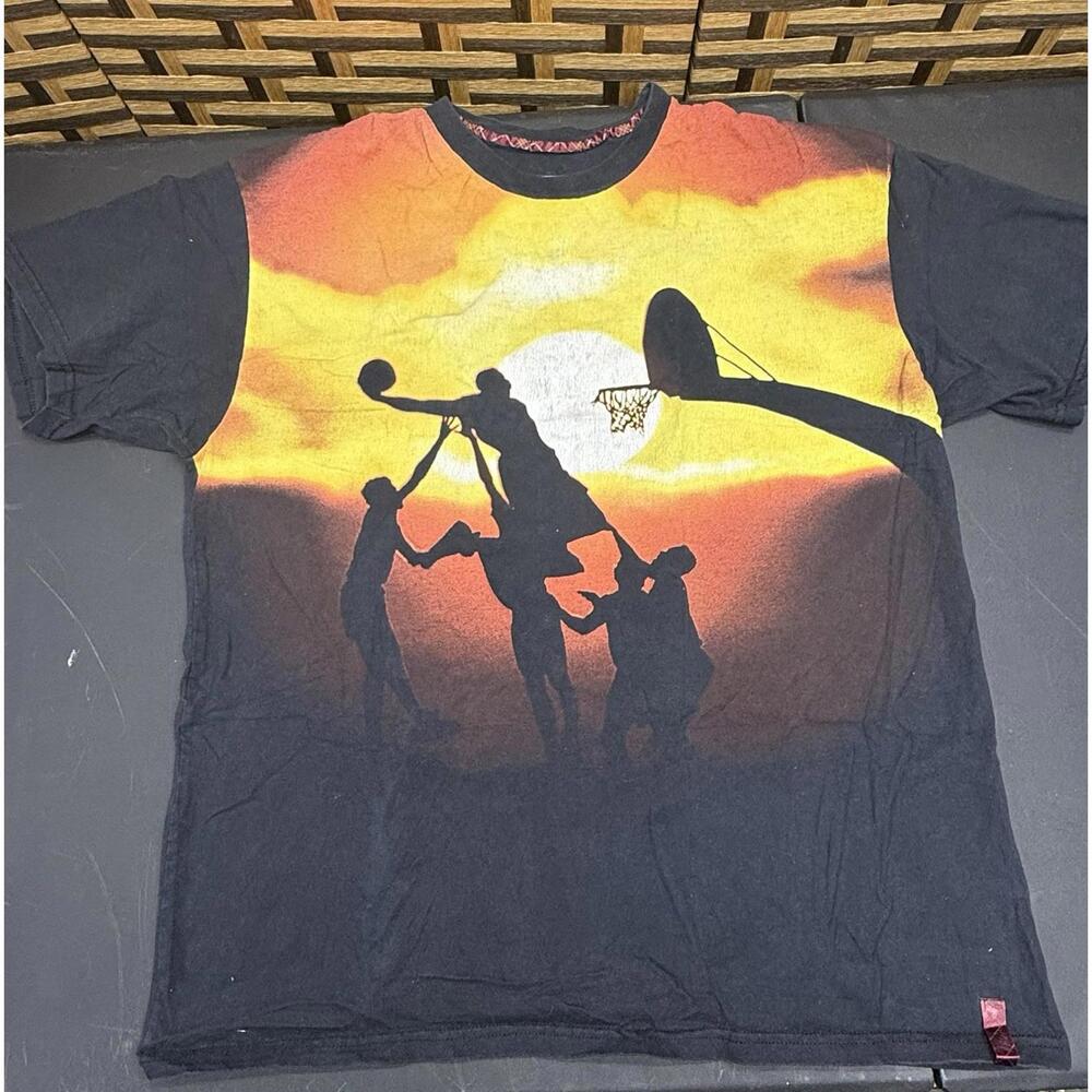 Nike 2008 Lebron James Dunking Graphic Print Shirt Size X-Large READ